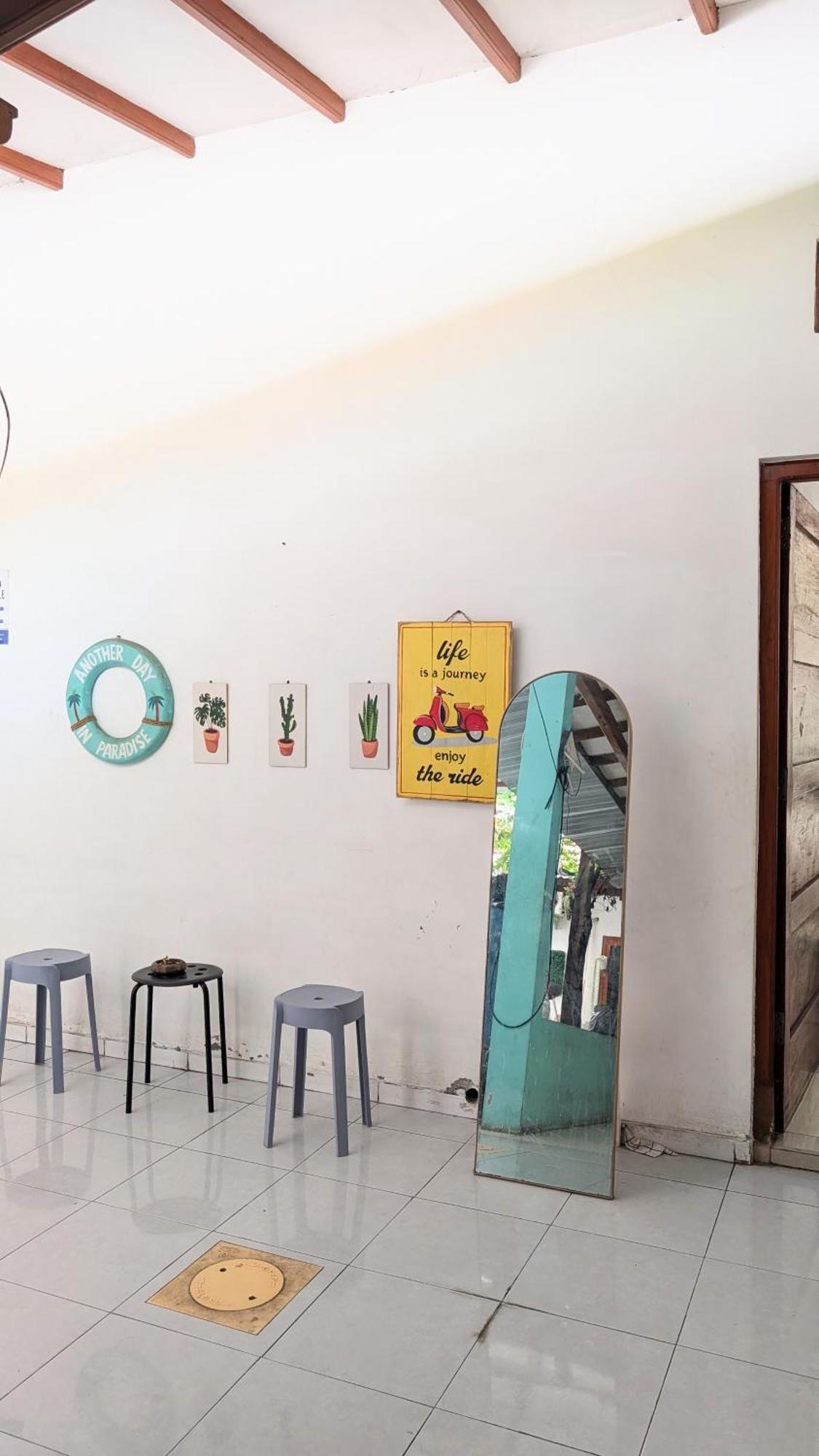 Homey Guesthouse Kertajaya  Surabaya Luaran gambar