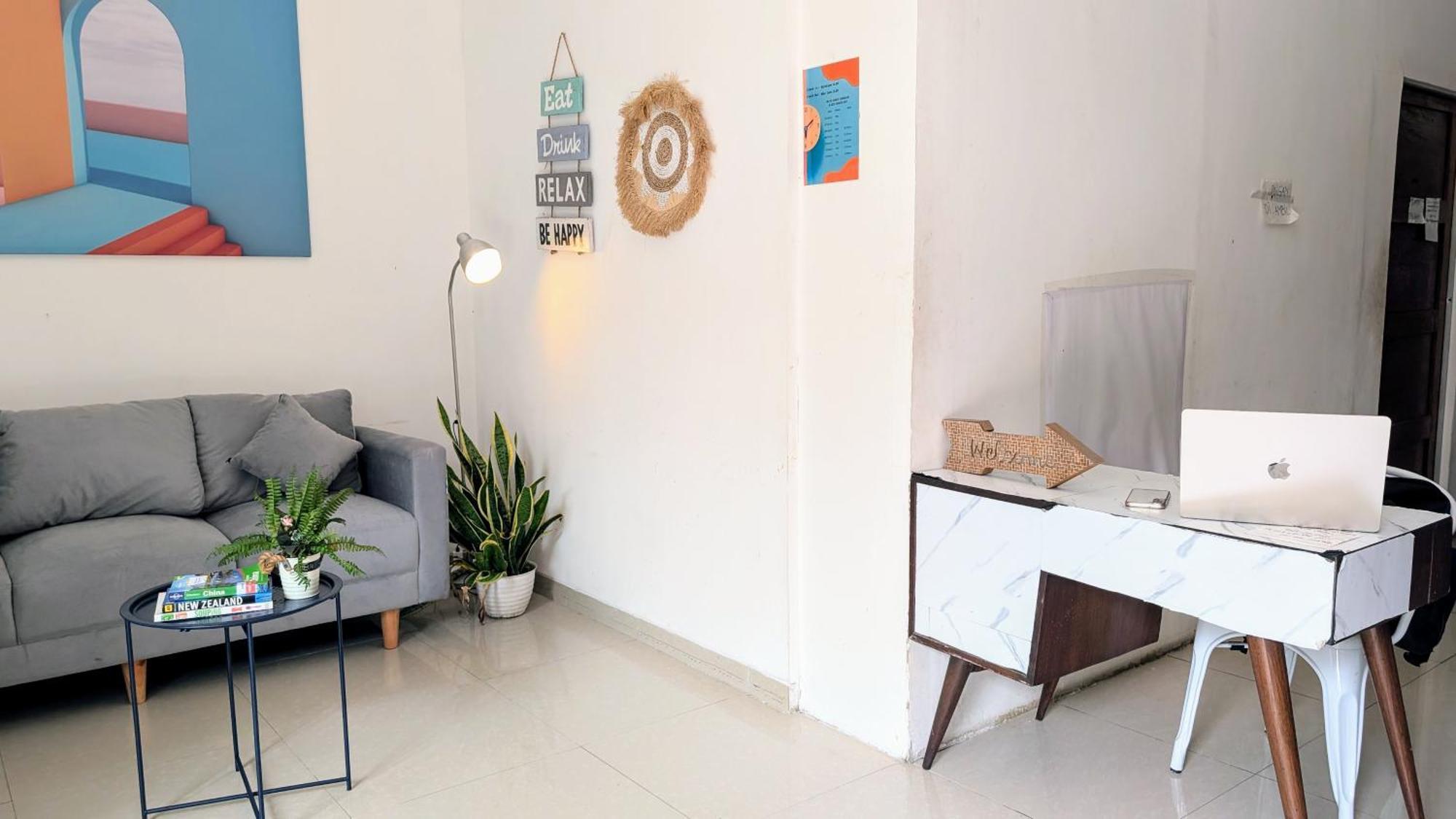 Homey Guesthouse Kertajaya  Surabaya Luaran gambar